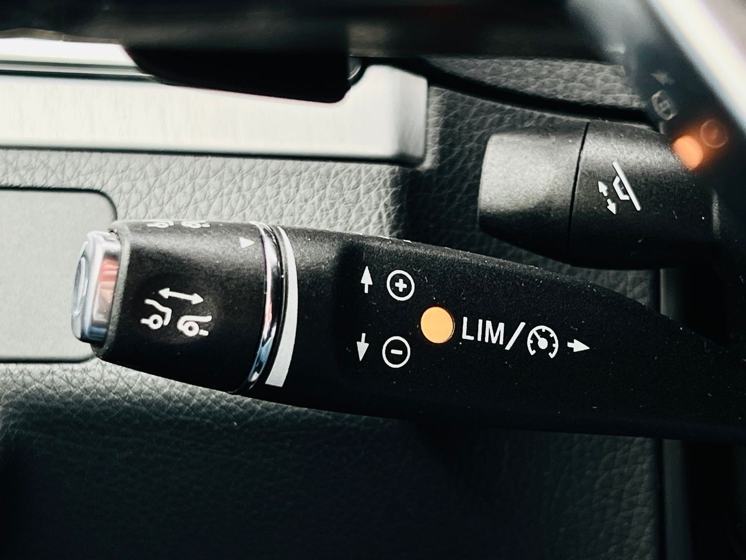 Fahrzeugabbildung Mercedes-Benz E 500 CABRIO AMG - Distronic, 360°, LED, Memory,