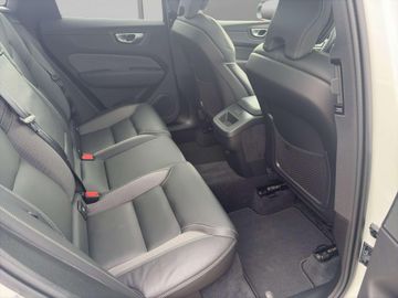 Volvo XC60 B5 AWD Plus Black Edition Facelift