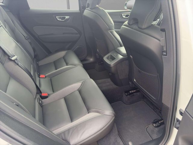 Volvo XC60 B5 AWD Plus Black Edition Facelift