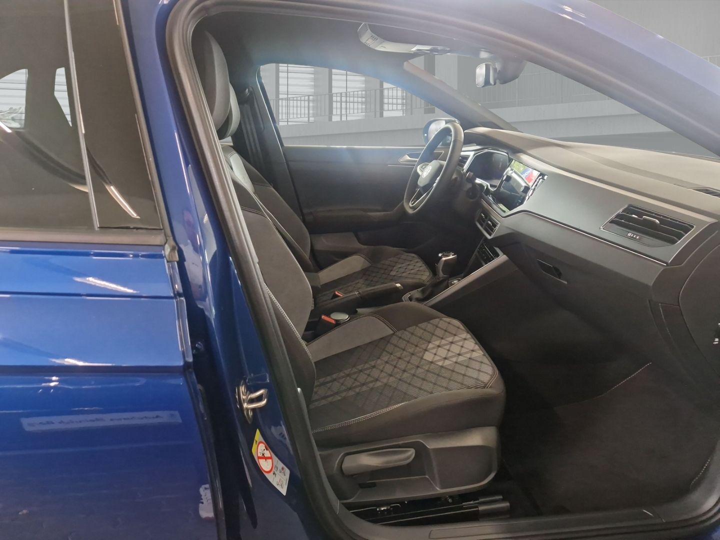 Volkswagen Taigo R-Line 1.0 TSI DSG Sportpaket Digitales Co foto 5