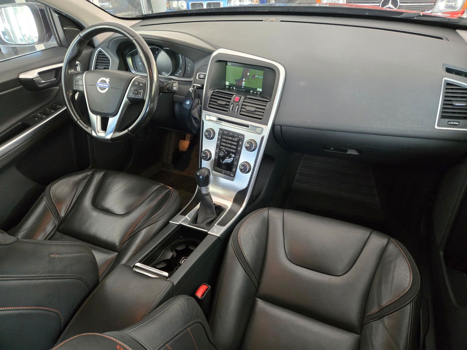 Fahrzeugabbildung Volvo XC60* D4 AWD, Ocean Race AWD