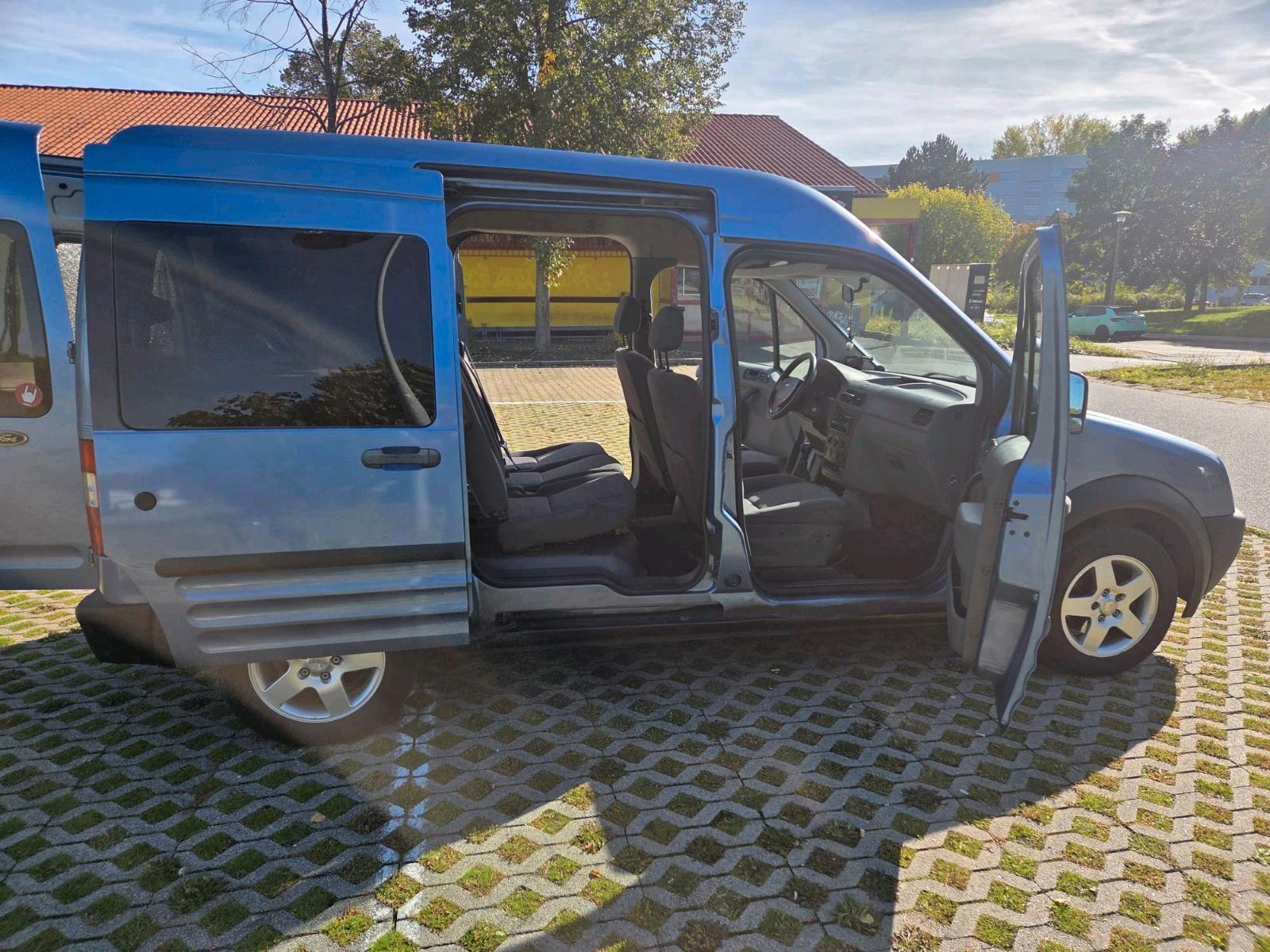 Ford Tourneo 2004 — rear view