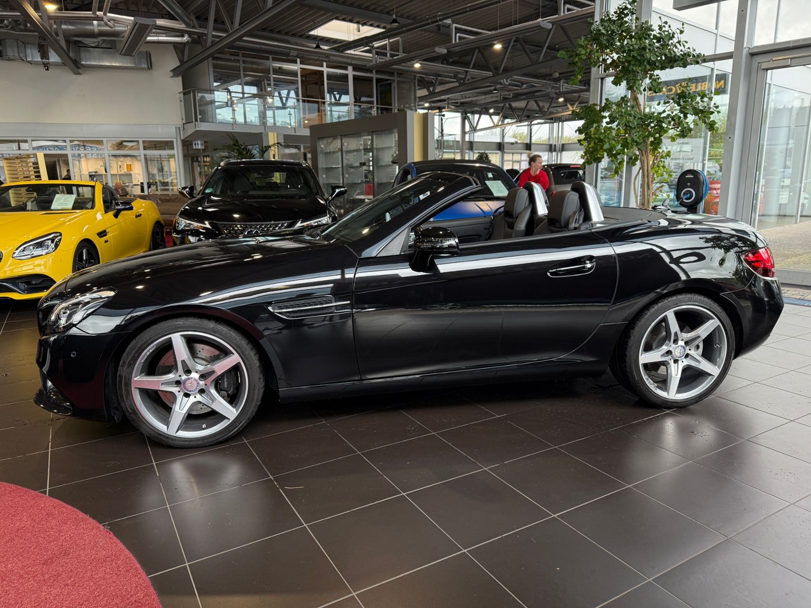 Fahrzeugabbildung Mercedes-Benz SLC 300 AMG Line H/K MEMORY LED ALU