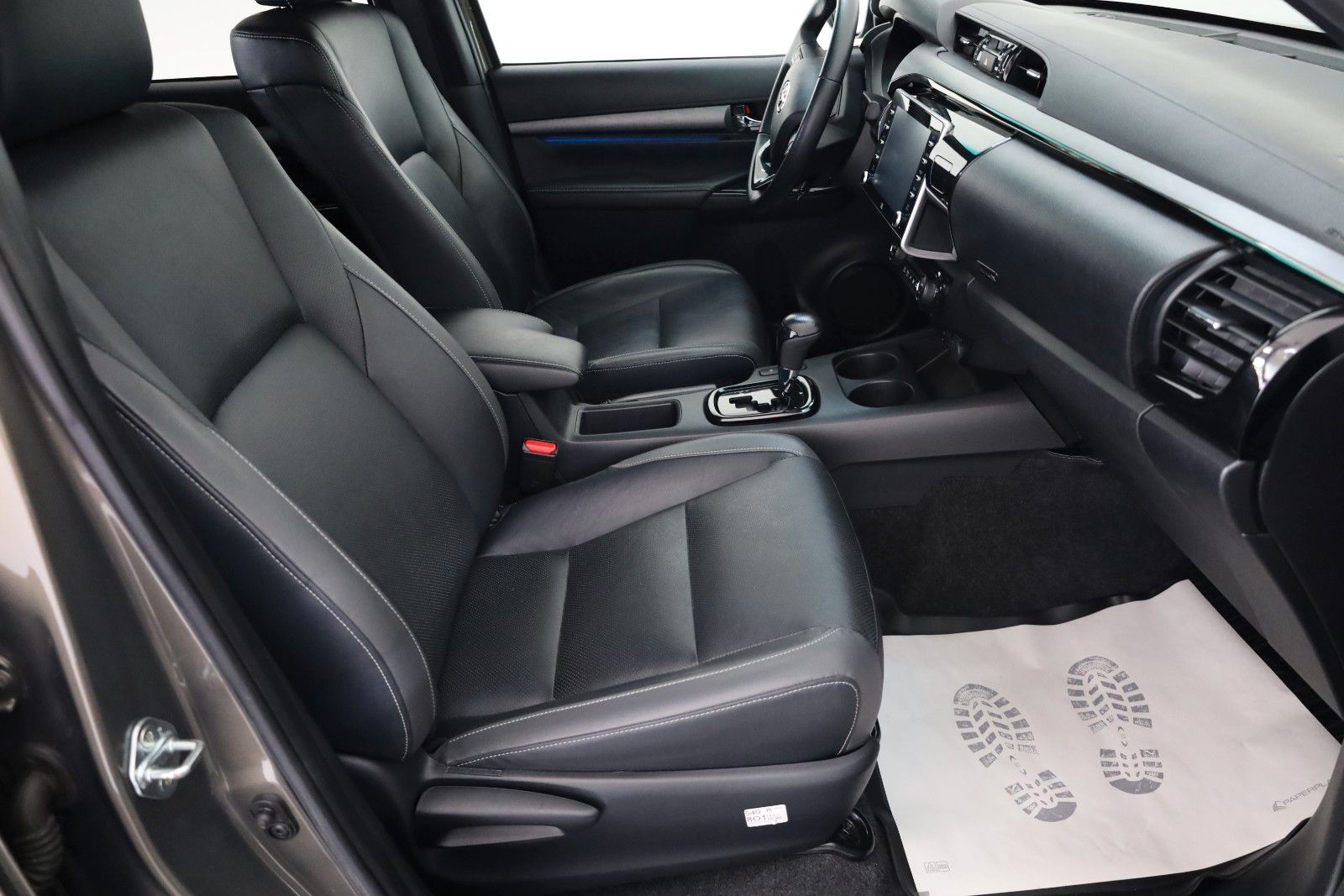 Fahrzeugabbildung Toyota Hilux 2.8 D-4D Invincible,ACC,Navi,Rollo,AHK