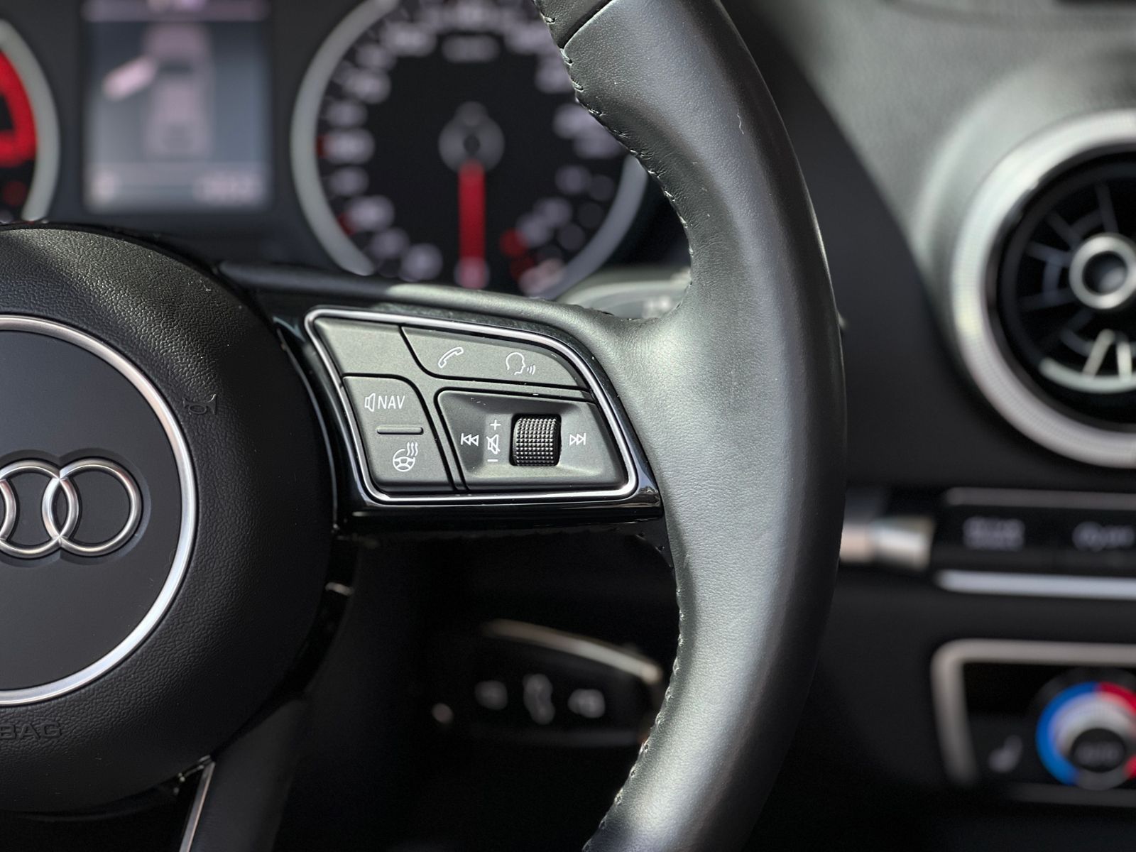 Fahrzeugabbildung Audi A3 Cabriolet 35 TFSI S line PDC XENON NAVI