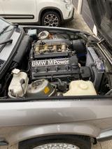 BMW 320 320 is Italo M3 - BMW 320 aus 1988: 320i