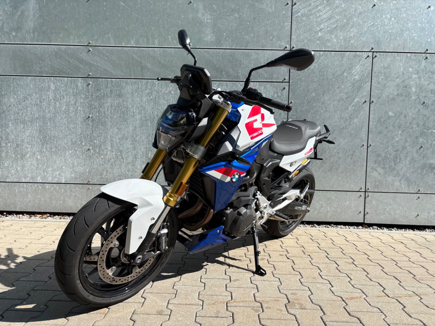 Fahrzeugabbildung BMW F 900 R Sport kurzer Kennzeichenhalter