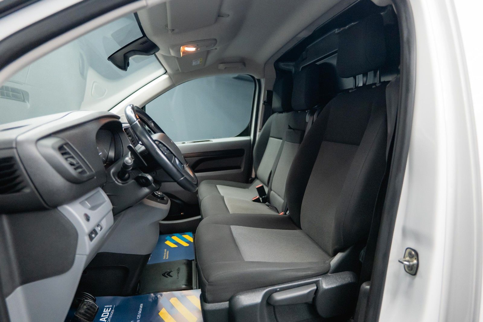 Fahrzeugabbildung Citroën Jumpy Kasten Club M Automatik *Regalsystem*360°*