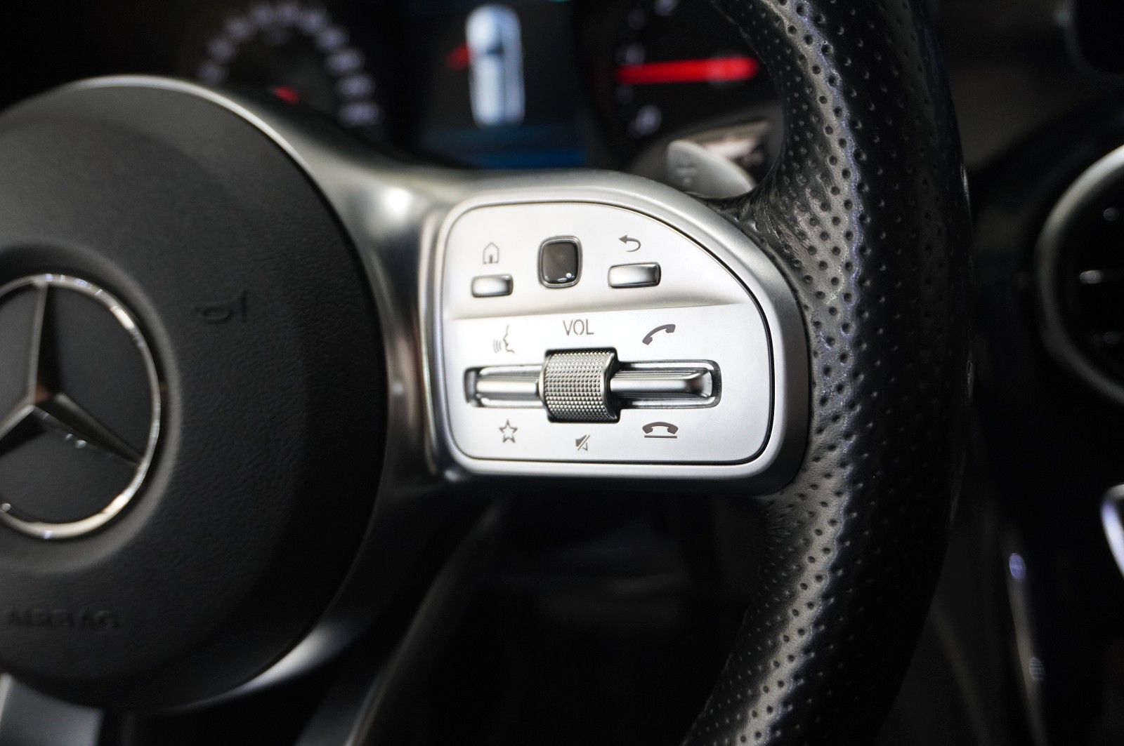 Fahrzeugabbildung Mercedes-Benz C 220 T AMG LINE 4MATIC 9G NAVI/LED/SPORT/BURME.