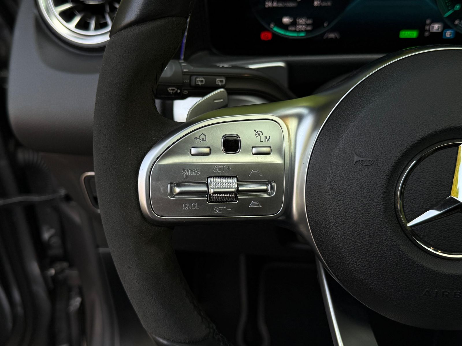 Fahrzeugabbildung Mercedes-Benz EQB 350 4M AMG Line NIGHT+PANO+MBUX+KAM+DIST+HuD