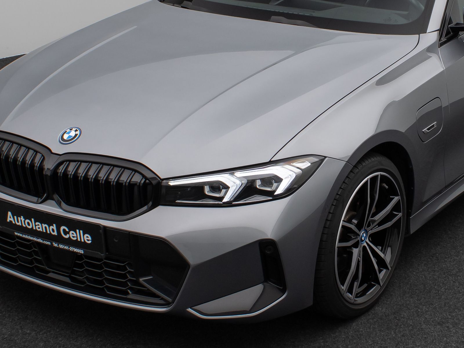 Fahrzeugabbildung BMW 330e M Sport Kamera DAB HiFi Stop&Go Komfort 19"