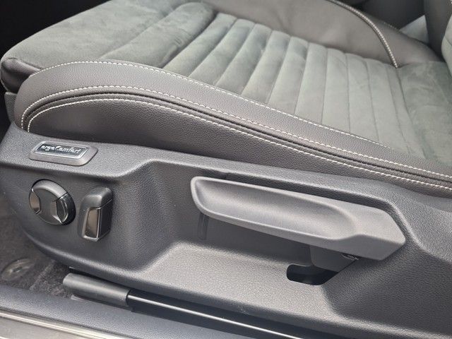 Fahrzeugabbildung Volkswagen Passat Variant TDI Elegance DSG Matrix AHK Navi
