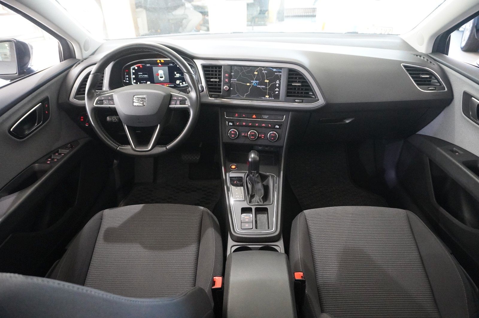 Fahrzeugabbildung SEAT Leon ST 1.6 TDI STYLE DSG NAVI/LED/KAMERA/SH/AHK