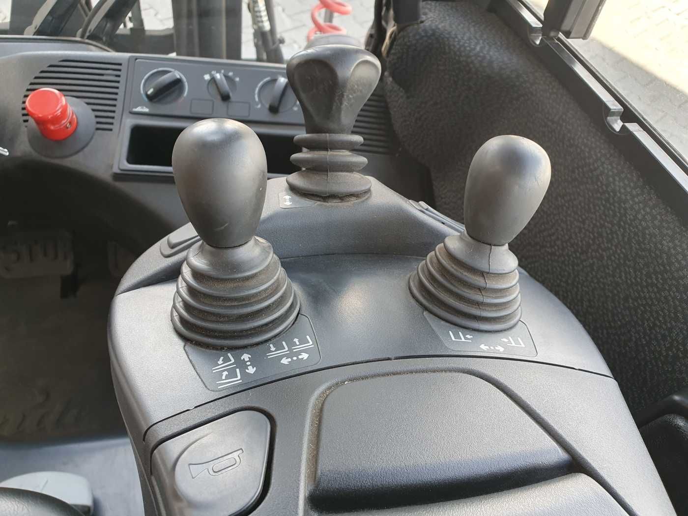 Fahrzeugabbildung Linde E14 - 02 / Triplex: 4.00m! / SS / 855h! / 2021