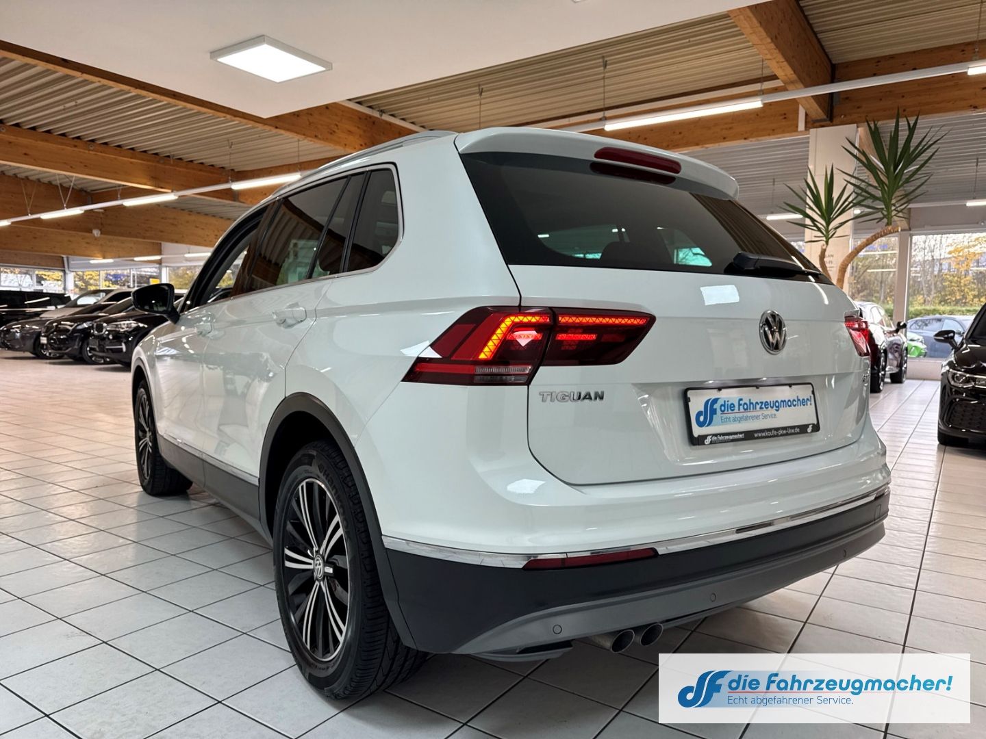 Fahrzeugabbildung Volkswagen Tiguan Highline BMT Start-Stopp El. Panodach Nav