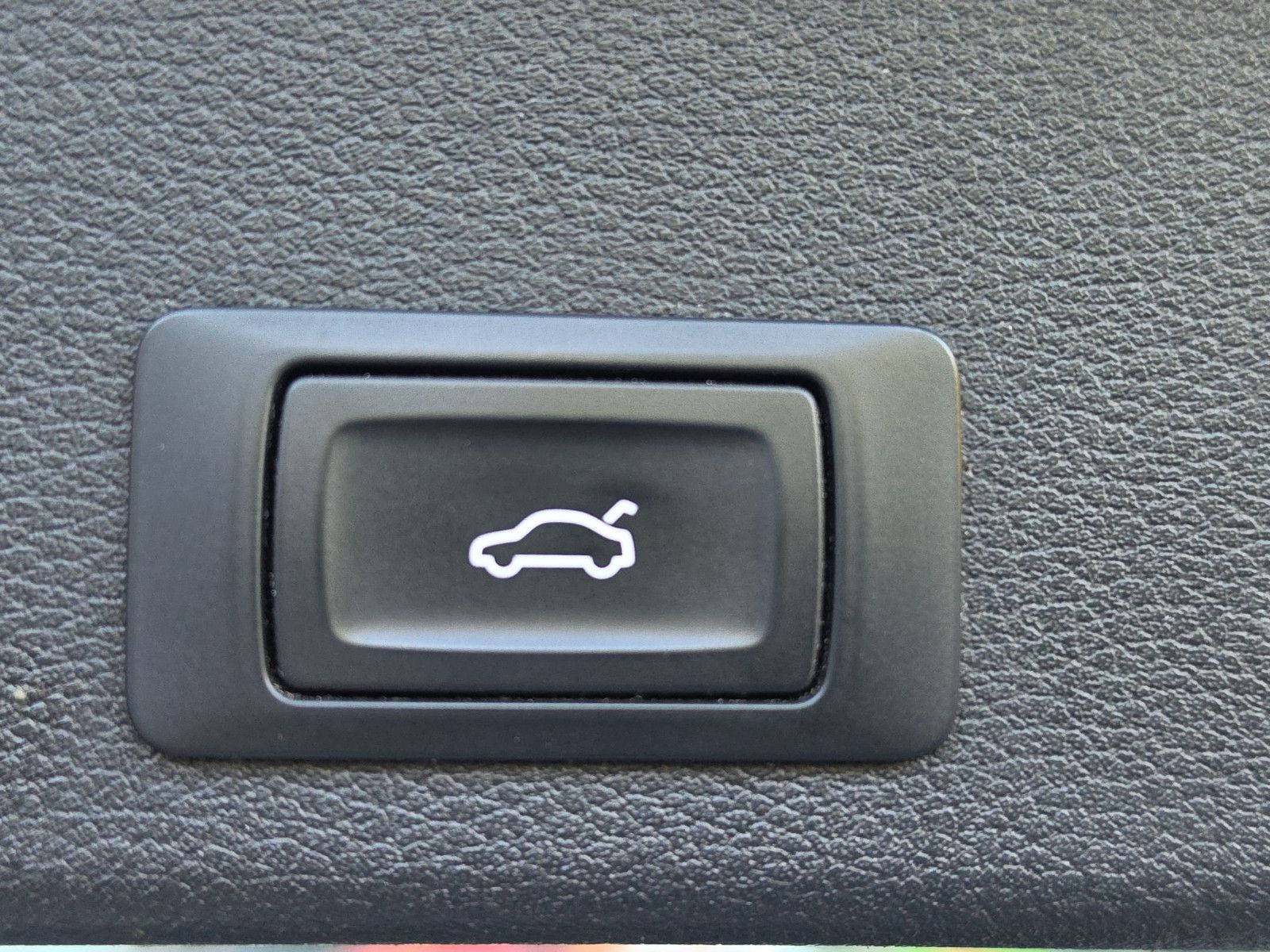 Fahrzeugabbildung Audi A4 AVANT SPORT S-LINE AUTOMATIK AUS 1.HAND