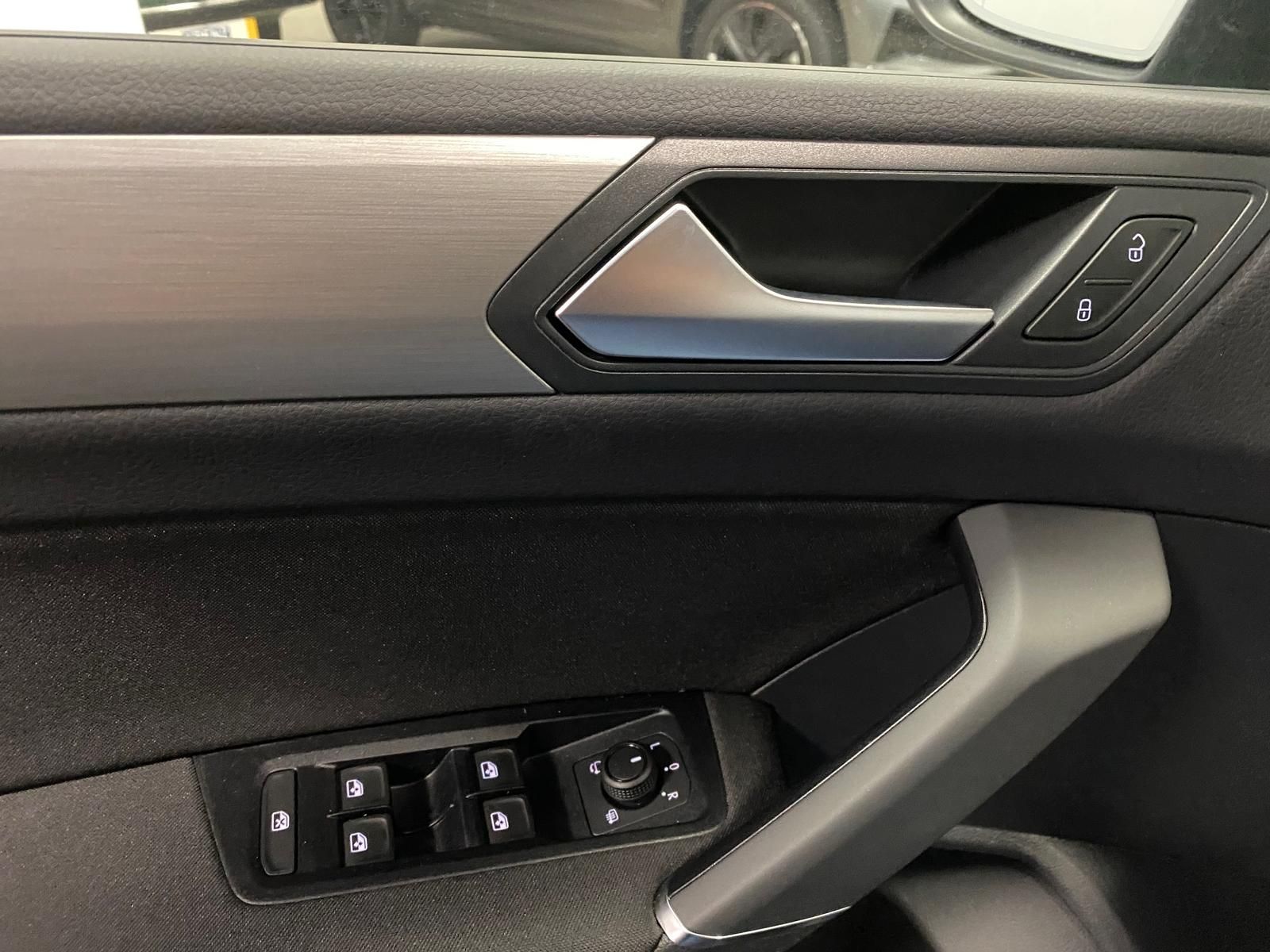 Fahrzeugabbildung Volkswagen Touran 1.5 TSI R-Line COMFORTLINE DSG+ACC+AHK