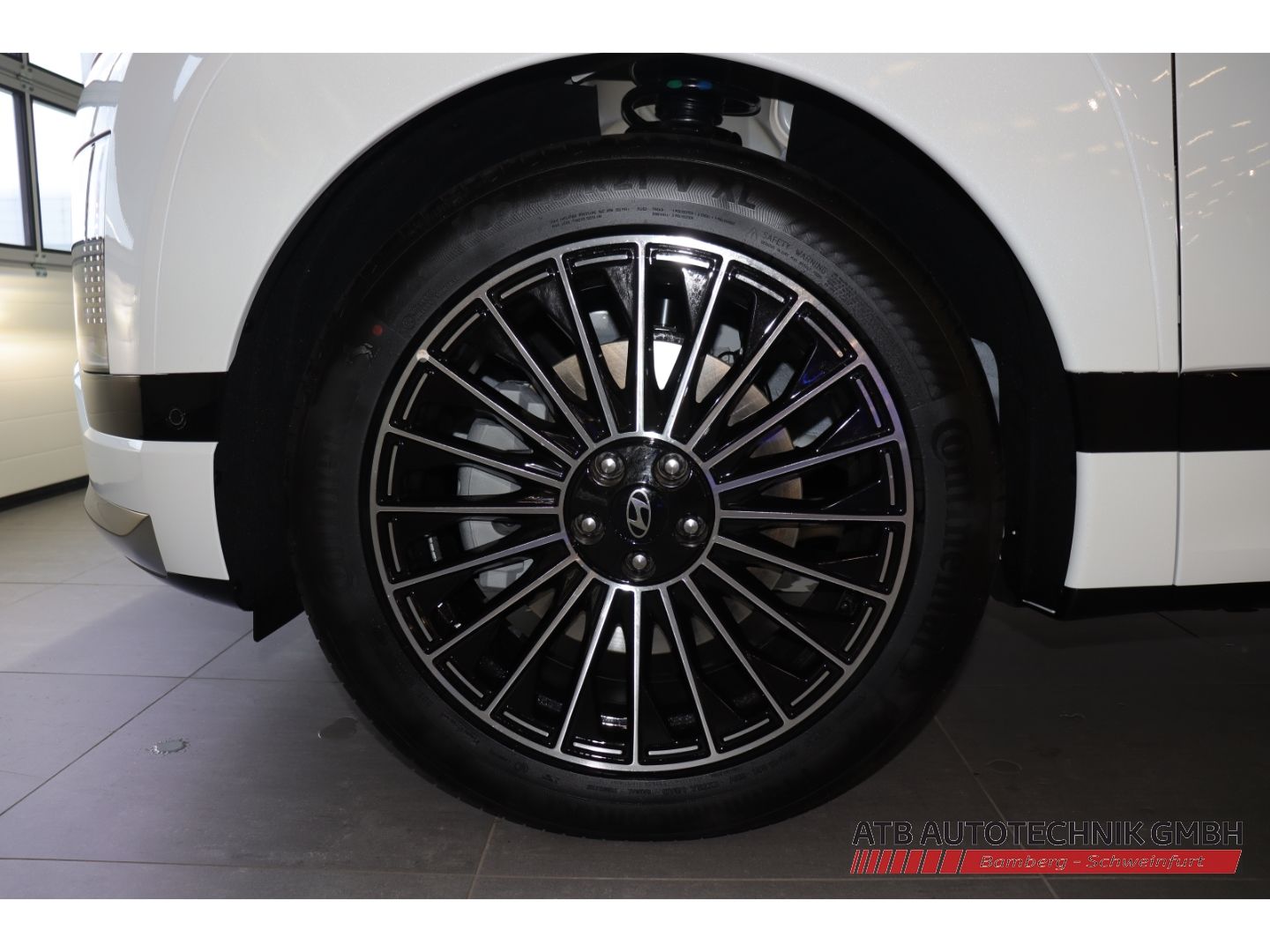 Fahrzeugabbildung Hyundai IONIQ 9 6-Sitzer MY26 UNIQ 110 kWh 307 PS PANO-D