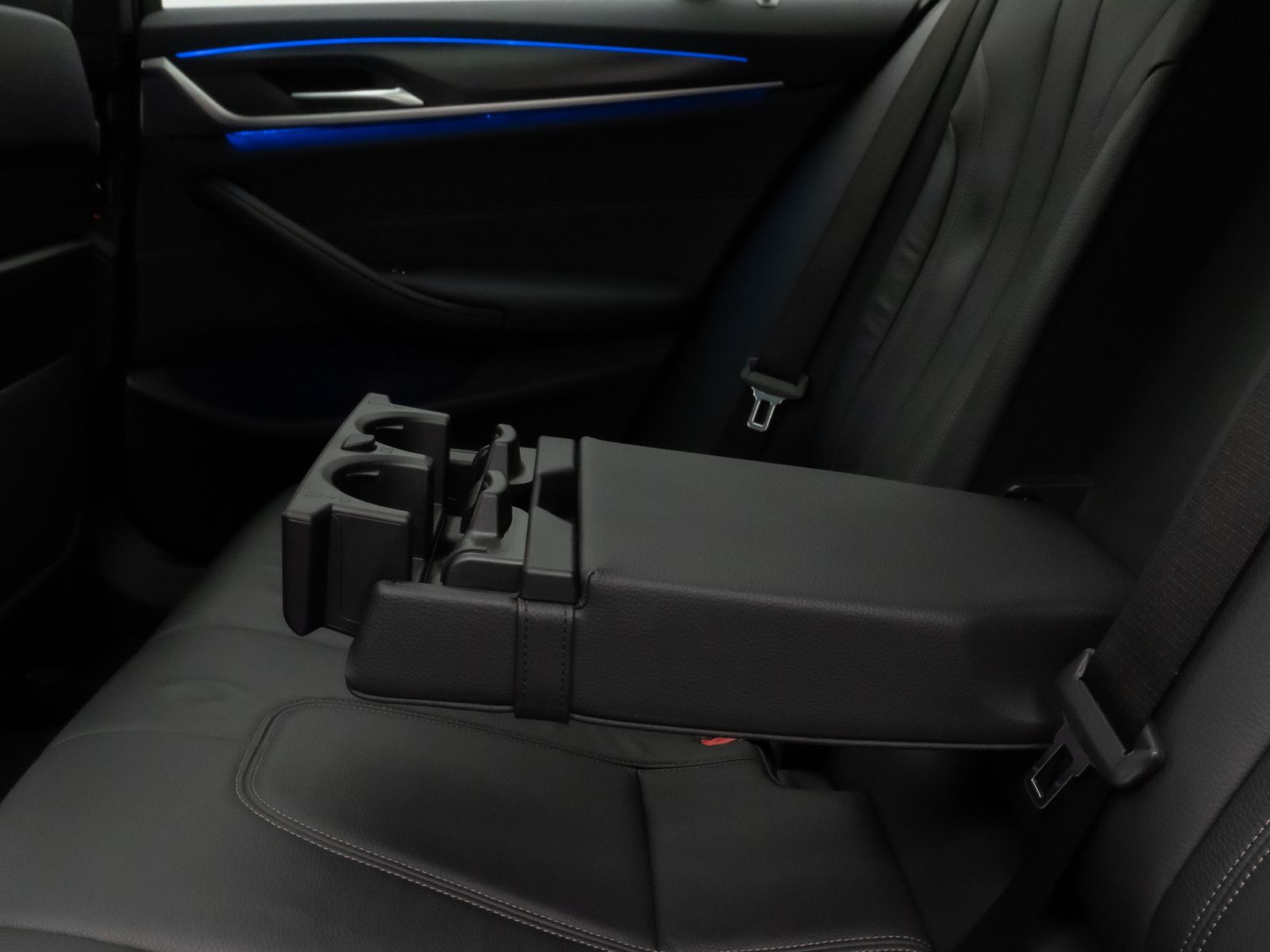 Fahrzeugabbildung BMW 540d xD M Sport Panorama Kamera Laser HUD AHK