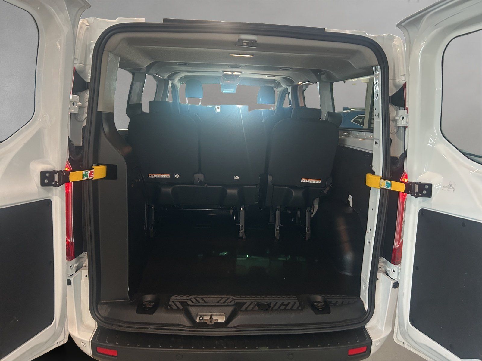 Fahrzeugabbildung Ford Ford Transit Custom 320 L2H1
