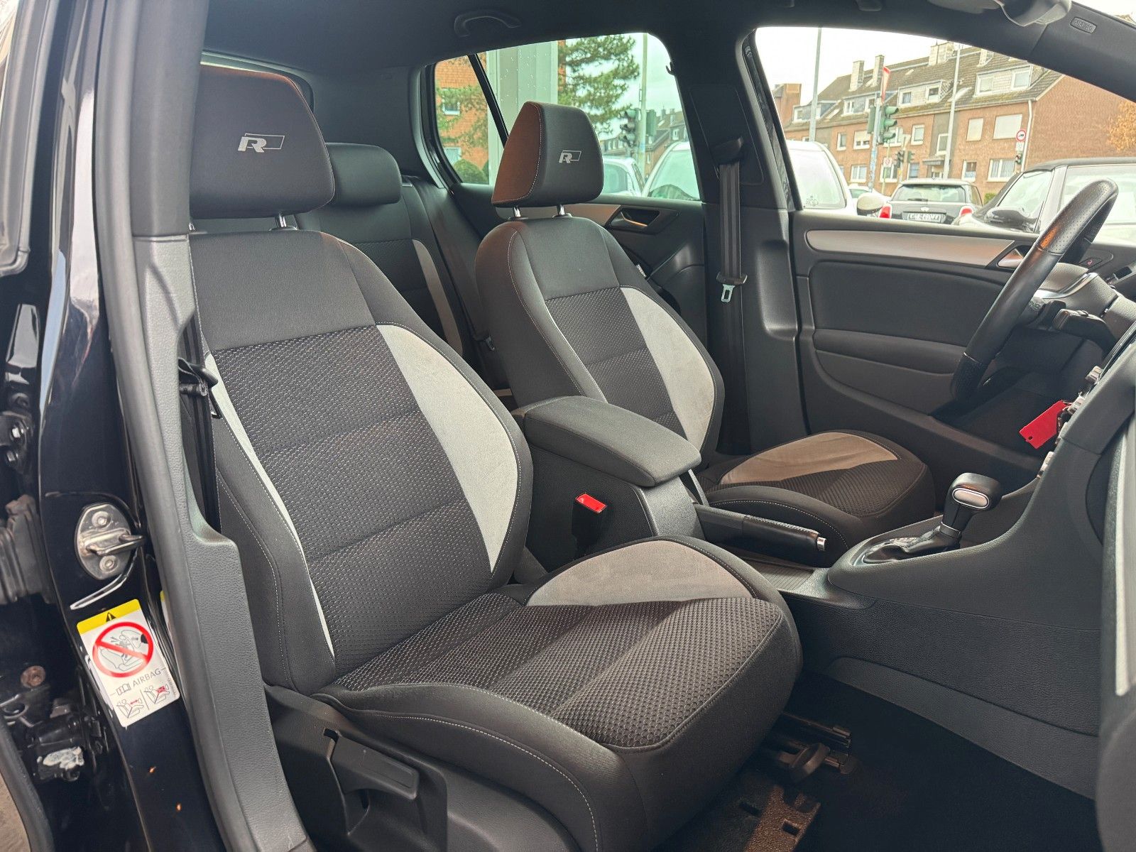 Fahrzeugabbildung Volkswagen Golf VI R-line DSG Klimaaut./PDC/Bluetooth