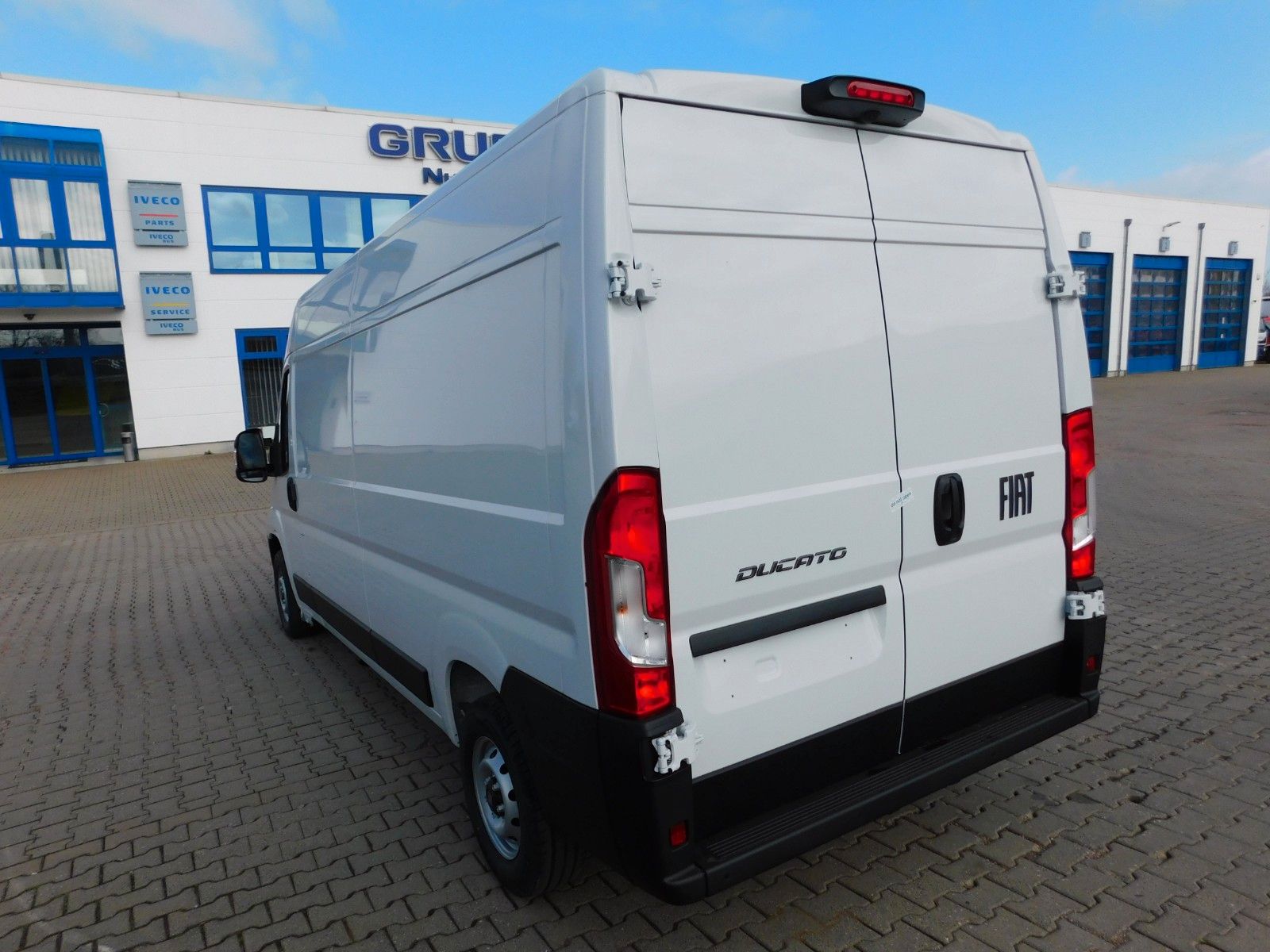 Fahrzeugabbildung Fiat Ducato Kasten L3H2 10`Navi/CarPlay/Android Auto