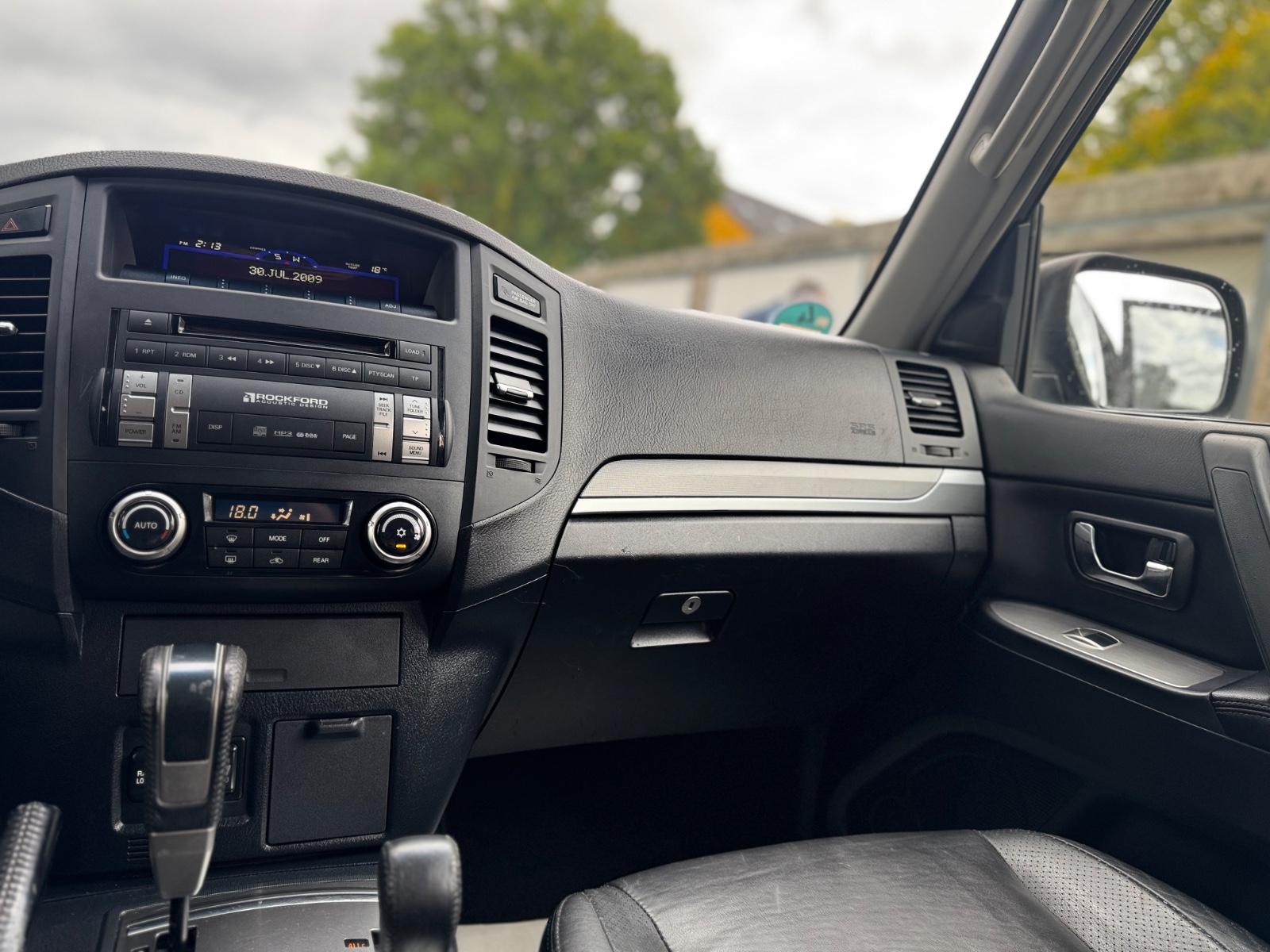 Mitsubishi Pajero 3.2 DI-D Intense | 170 ch | BVA | 7 places | Cuir | Sièges chauffants | Attelage | Galerie de toit