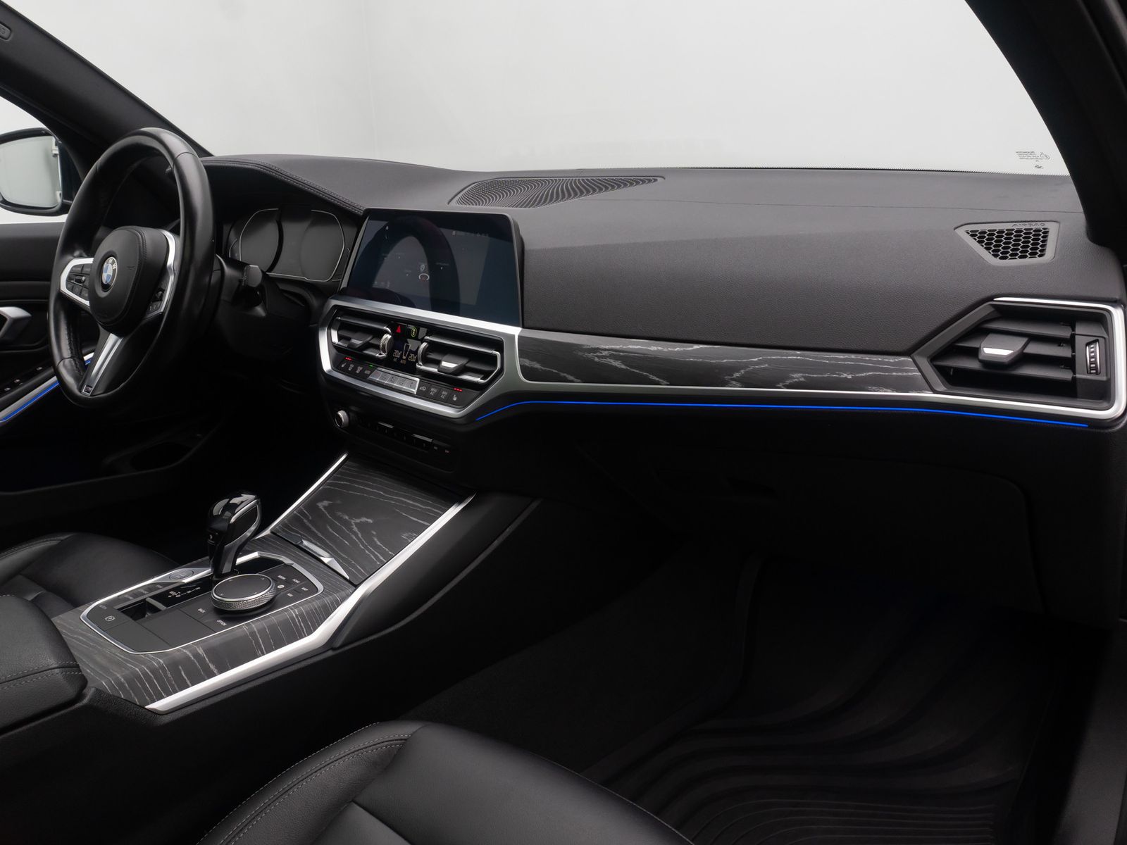 Fahrzeugabbildung BMW 330d xD Luxury Line HUD DAB Kamera AHK Panorama