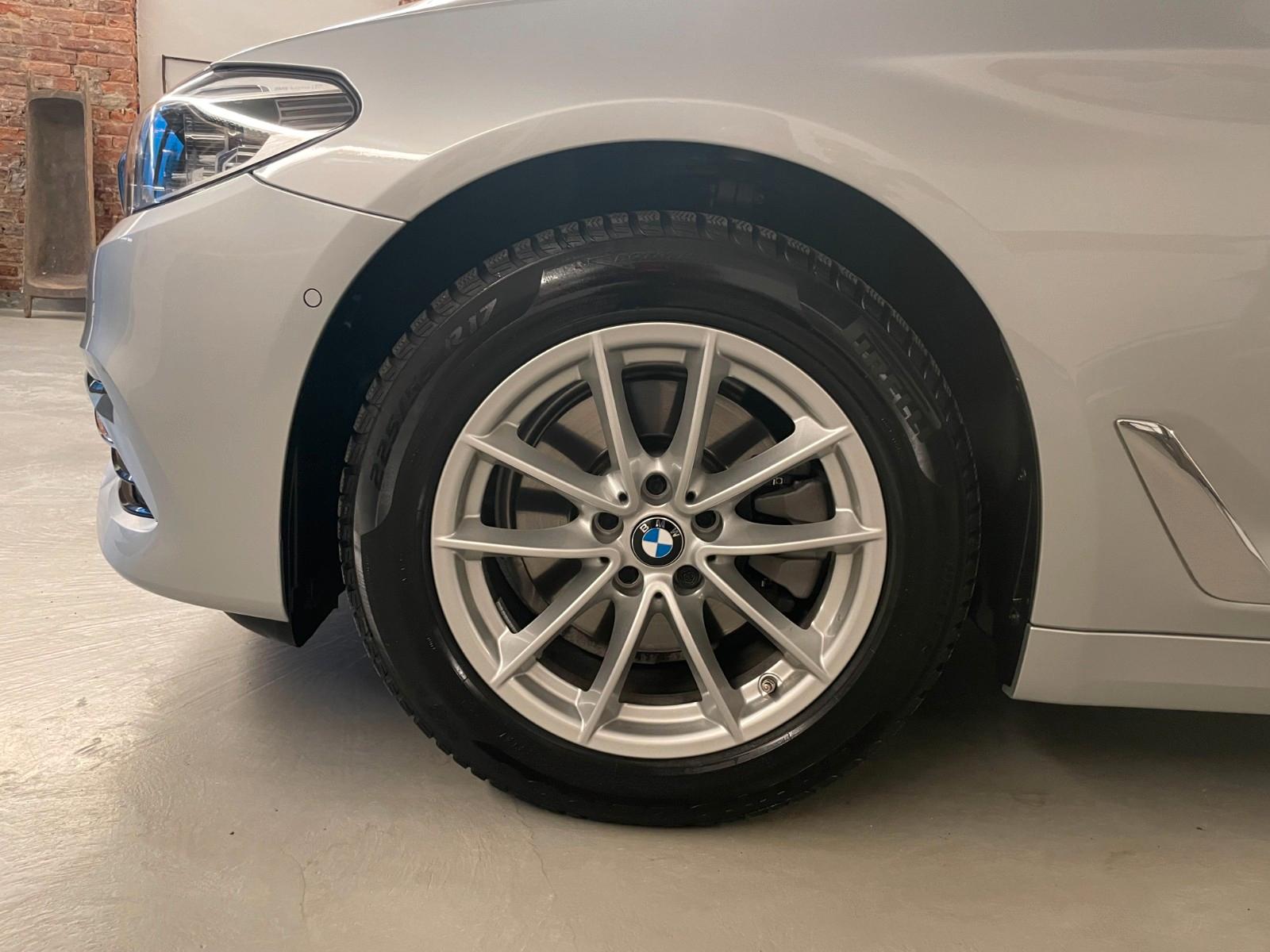 BMW 520 d xDrive Luxury Line *** Vollausstattung ***