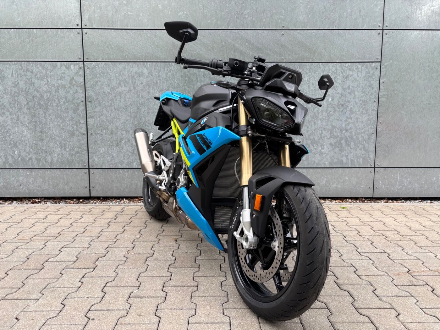 Fahrzeugabbildung BMW S 1000 R Style Sport 2 Pakete Akrapovic