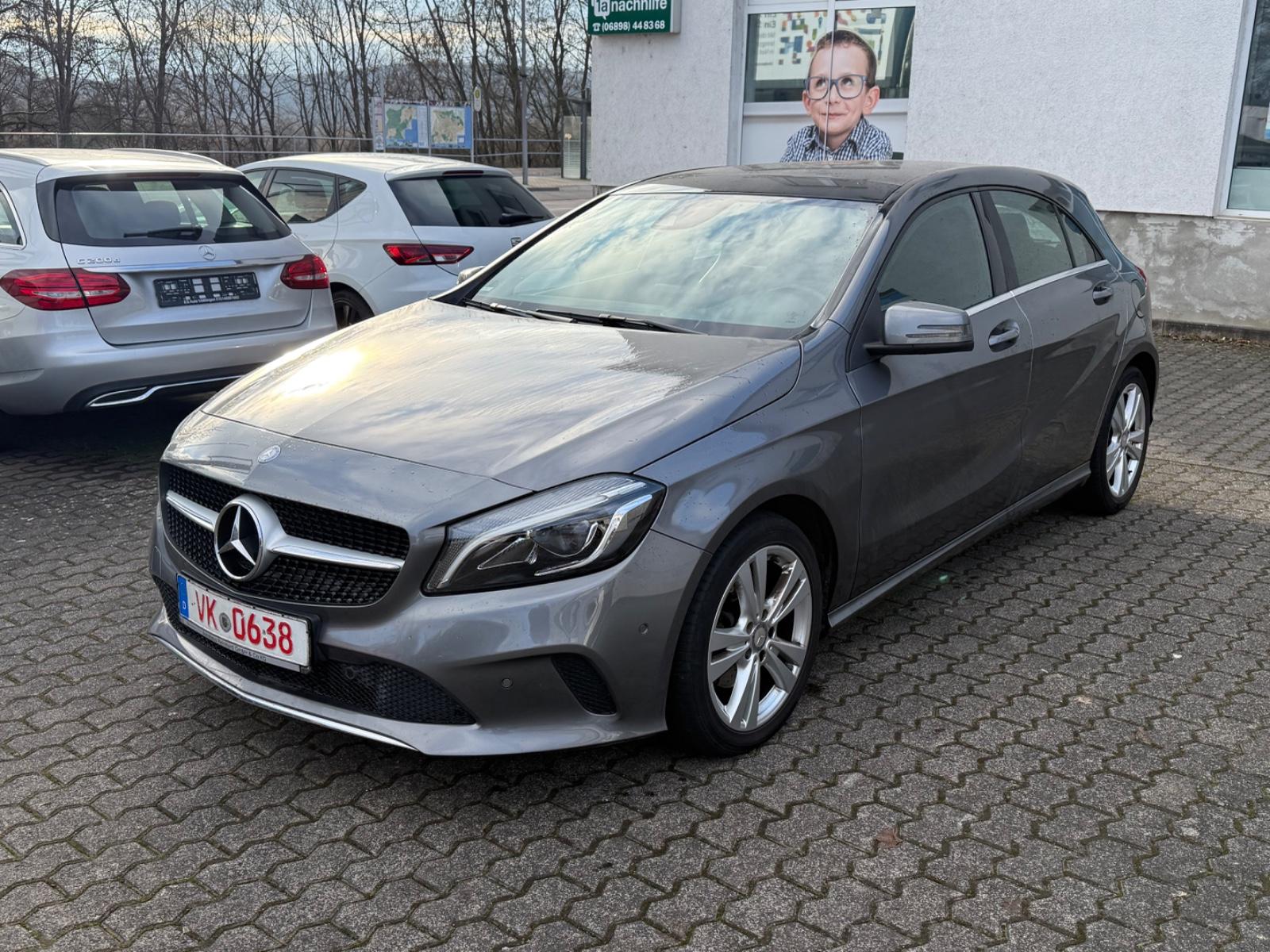 Mercedes-Benz A200 CDI Automatik Panorama LED AHK Navi Kamera