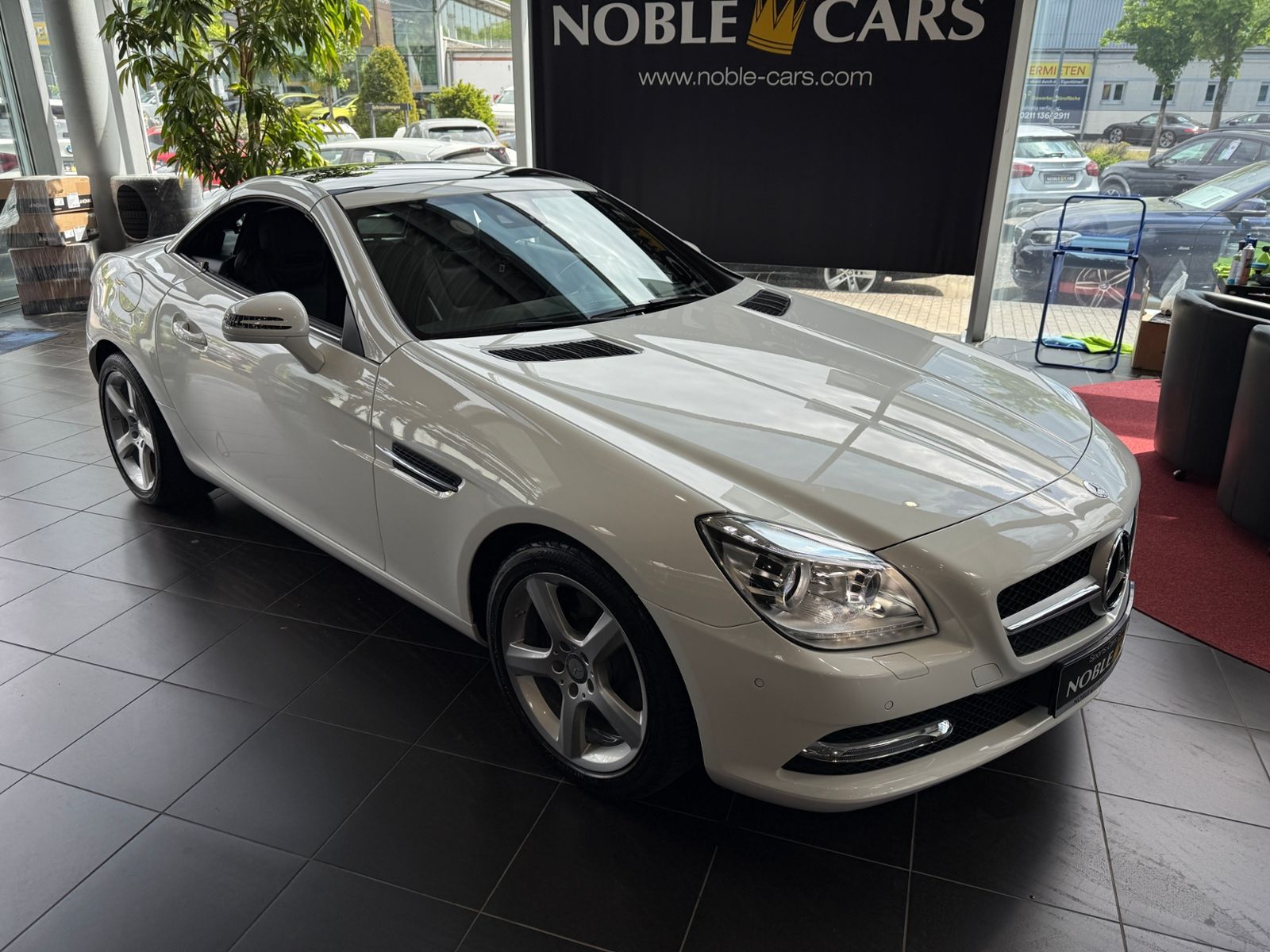Fahrzeugabbildung Mercedes-Benz SLC 200 NAVI AIRSCARF ALU