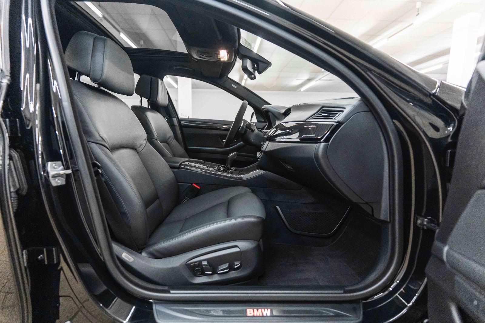 Fahrzeugabbildung BMW 550I Xdrive M-Performance HUD LED KAM NAV H&K