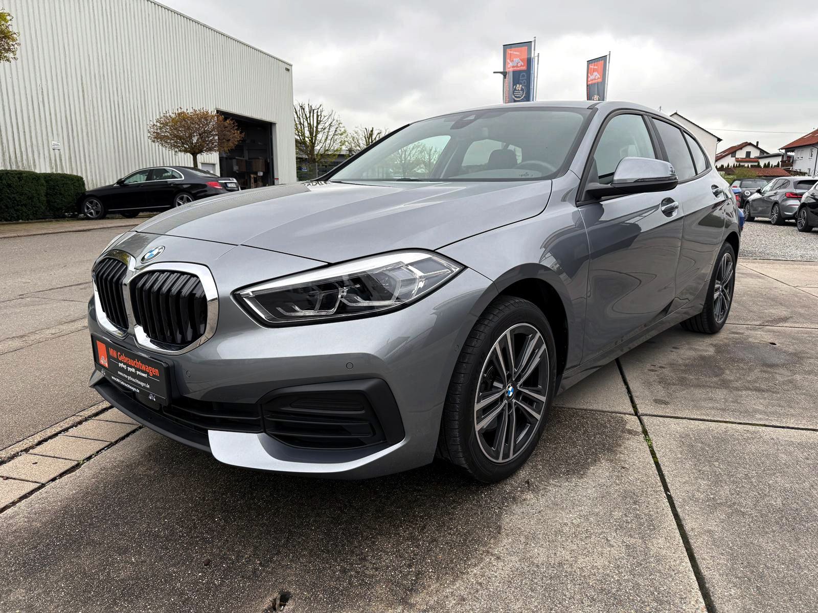 Fahrzeugabbildung BMW 118i Steptronic Advantage LED SHZ KAM PDC NAV BT