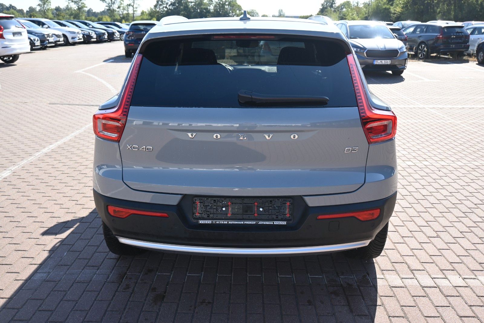 Fahrzeugabbildung Volvo XC40 B3 Benzin Core 2WD*LHZG*360°