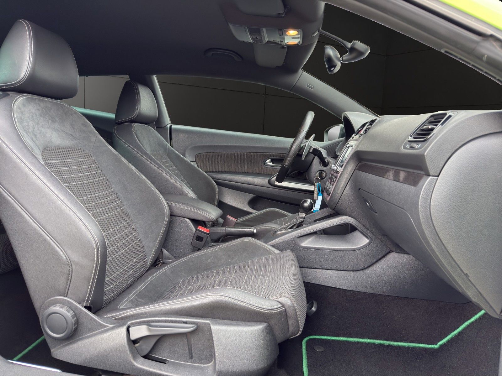 Fahrzeugabbildung Volkswagen Scirocco *Remus*Dynaudio*Alcantara*Sport*Bi-Xen