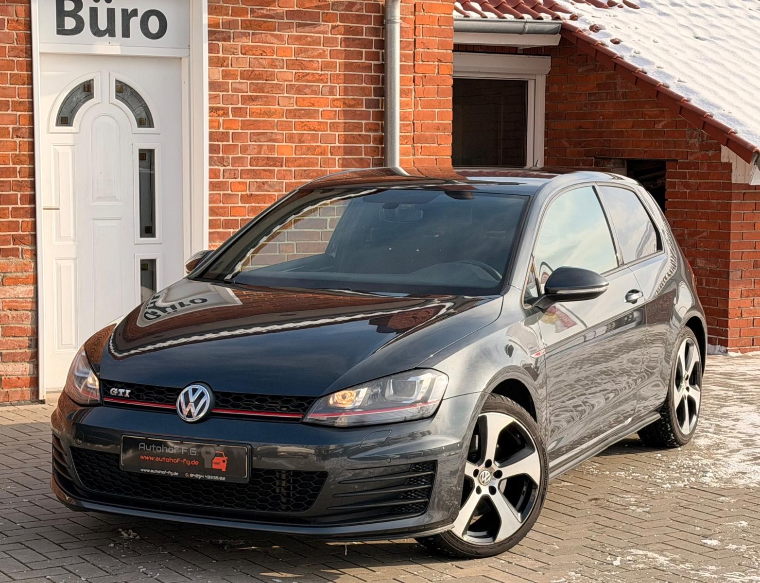 Volkswagen Golf VII Lim. GTI*SHZ/TEMPOMAT/NAVI/BI-XENON/AHK