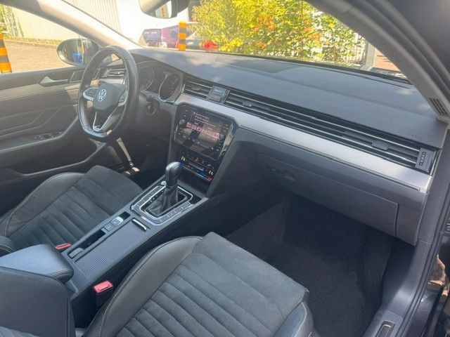 Fahrzeugabbildung Volkswagen Passat Variant Elegance LED AHK LEDER