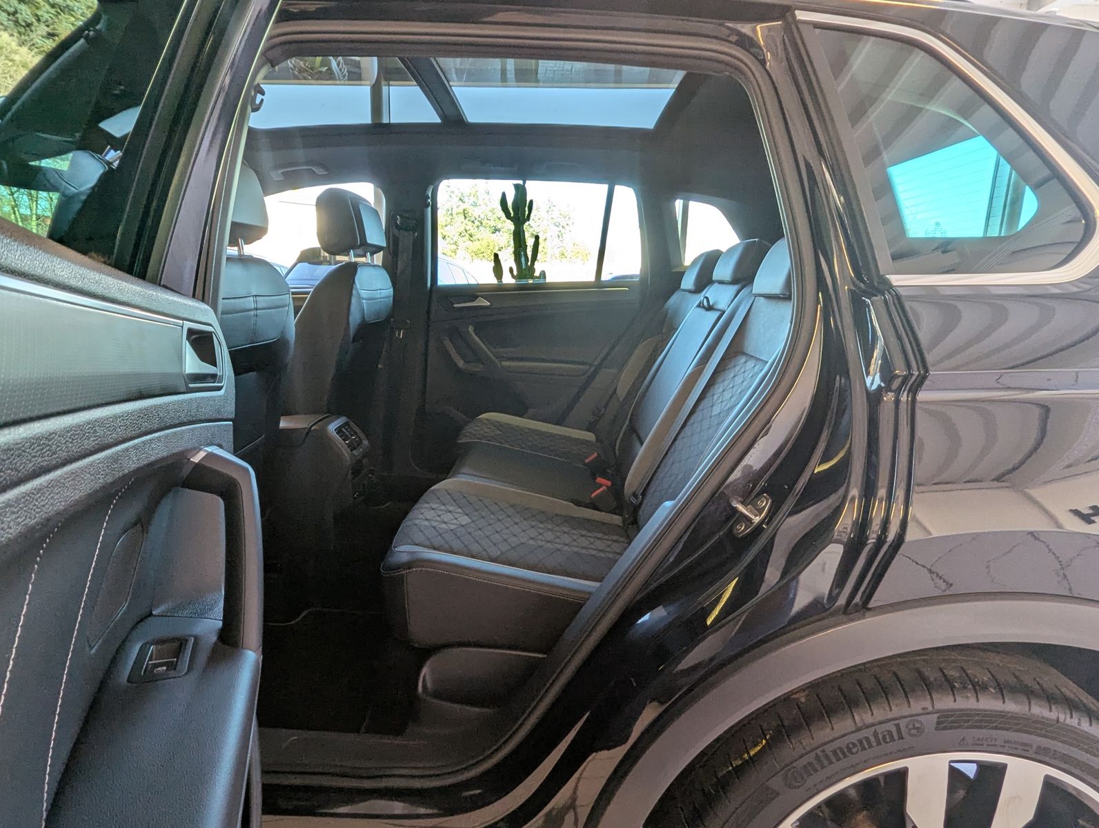 VW Tiguan 2.0 TDI DSG R-Line Matrix Pano HUD AHK 20 - Image 16