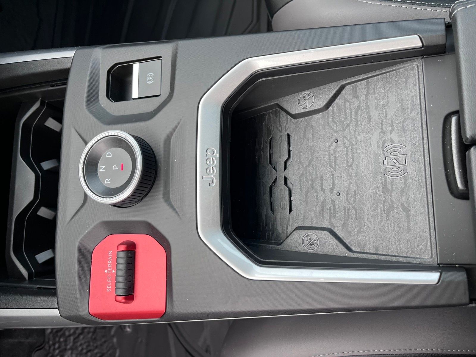 Fahrzeugabbildung Jeep Compass E-Hybrid 1.2 eDCT 100 kW First Edition