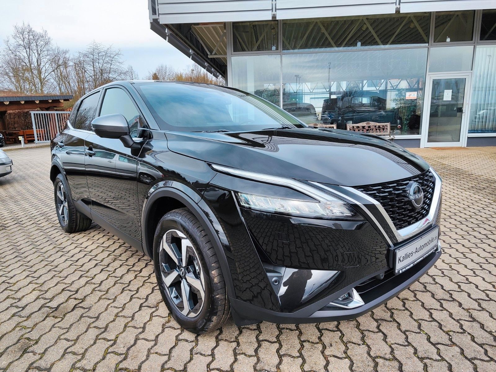 Fahrzeugabbildung Nissan Qashqai 1.3DIG-T AT N-Connecta SHZ+LHZ+FSHZ+AHK