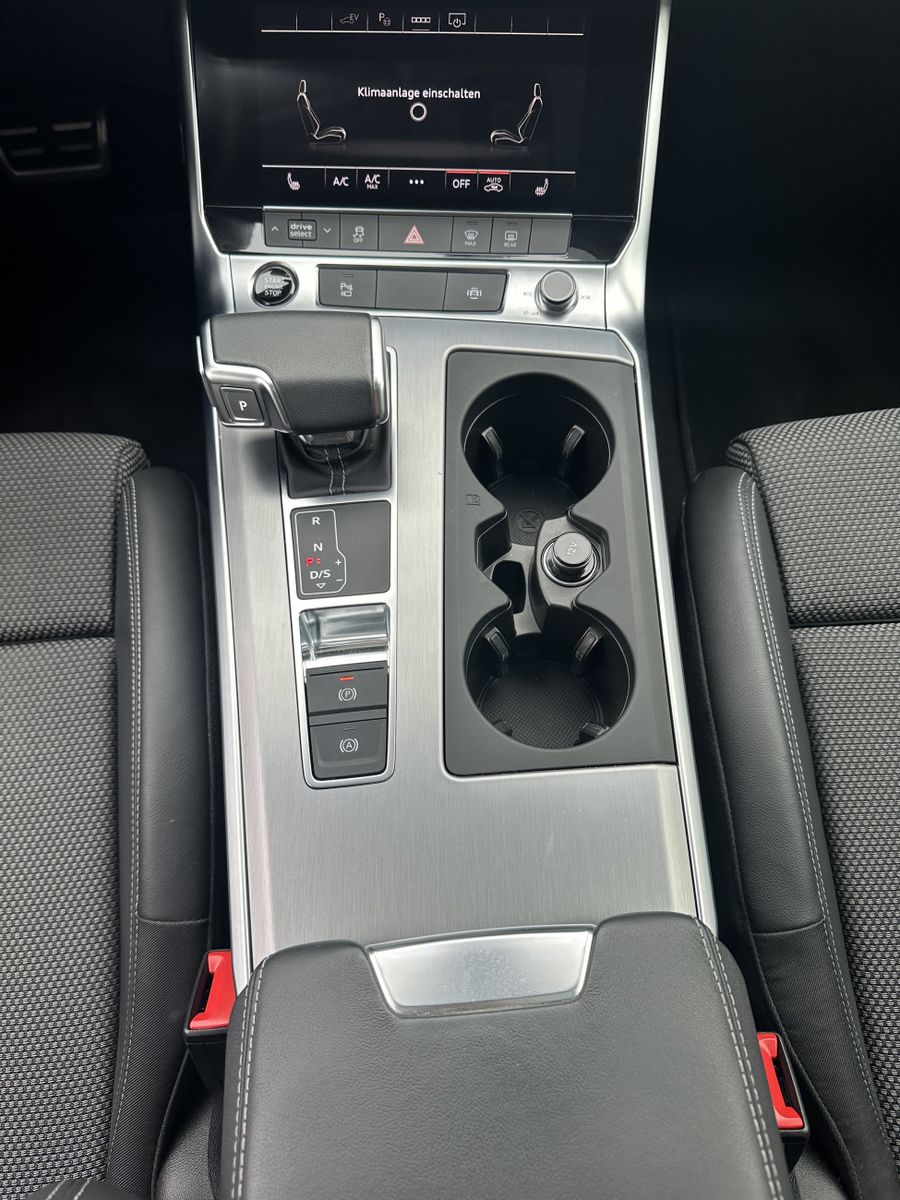 Fahrzeugabbildung Audi A6 Avant 55 TFSIe Qu S-Line NAV+LED+PANO+ACC+KAM