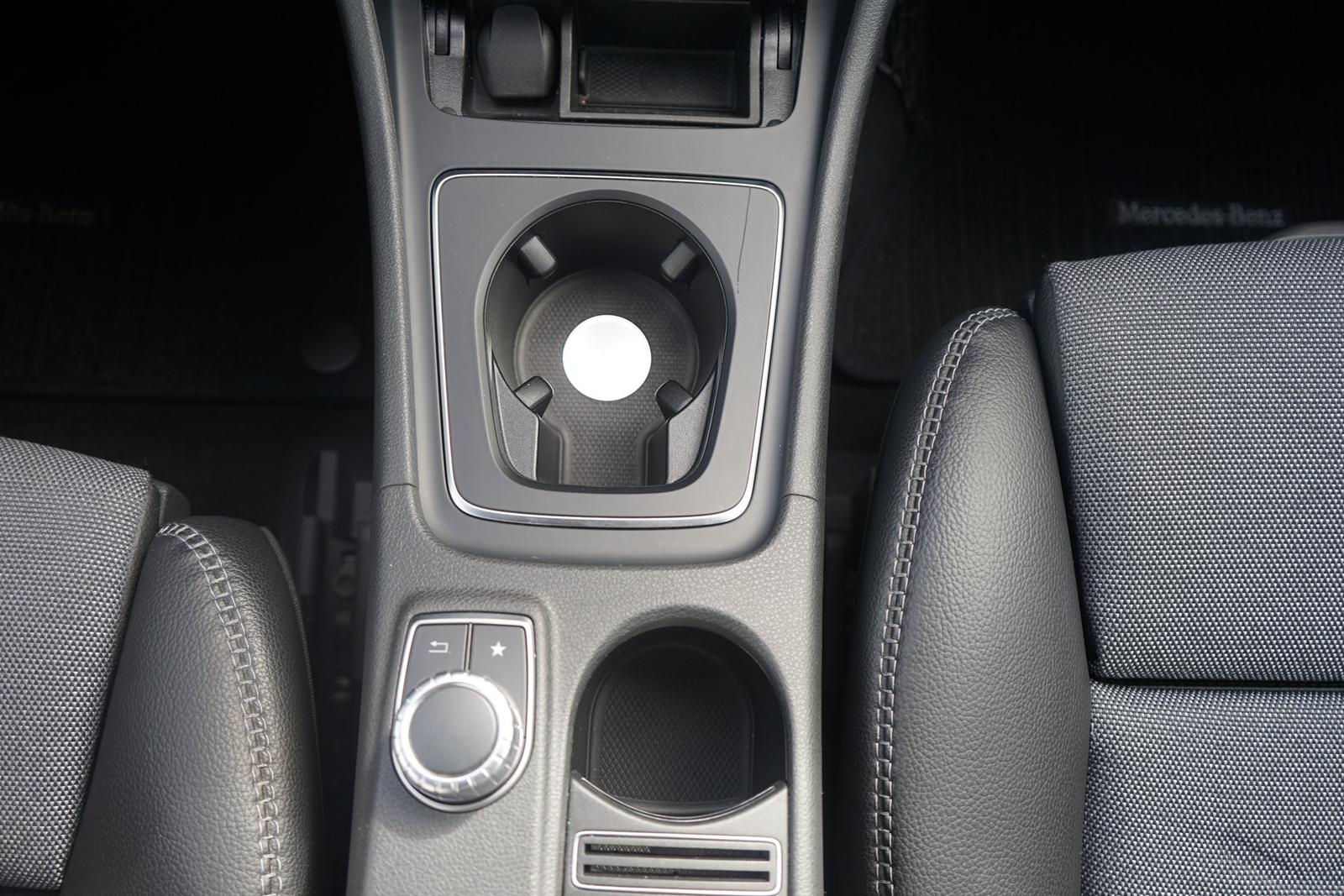 Mercedes-Benz GLA 200 Style LED Navi Sitzheizung Teilleder AHK