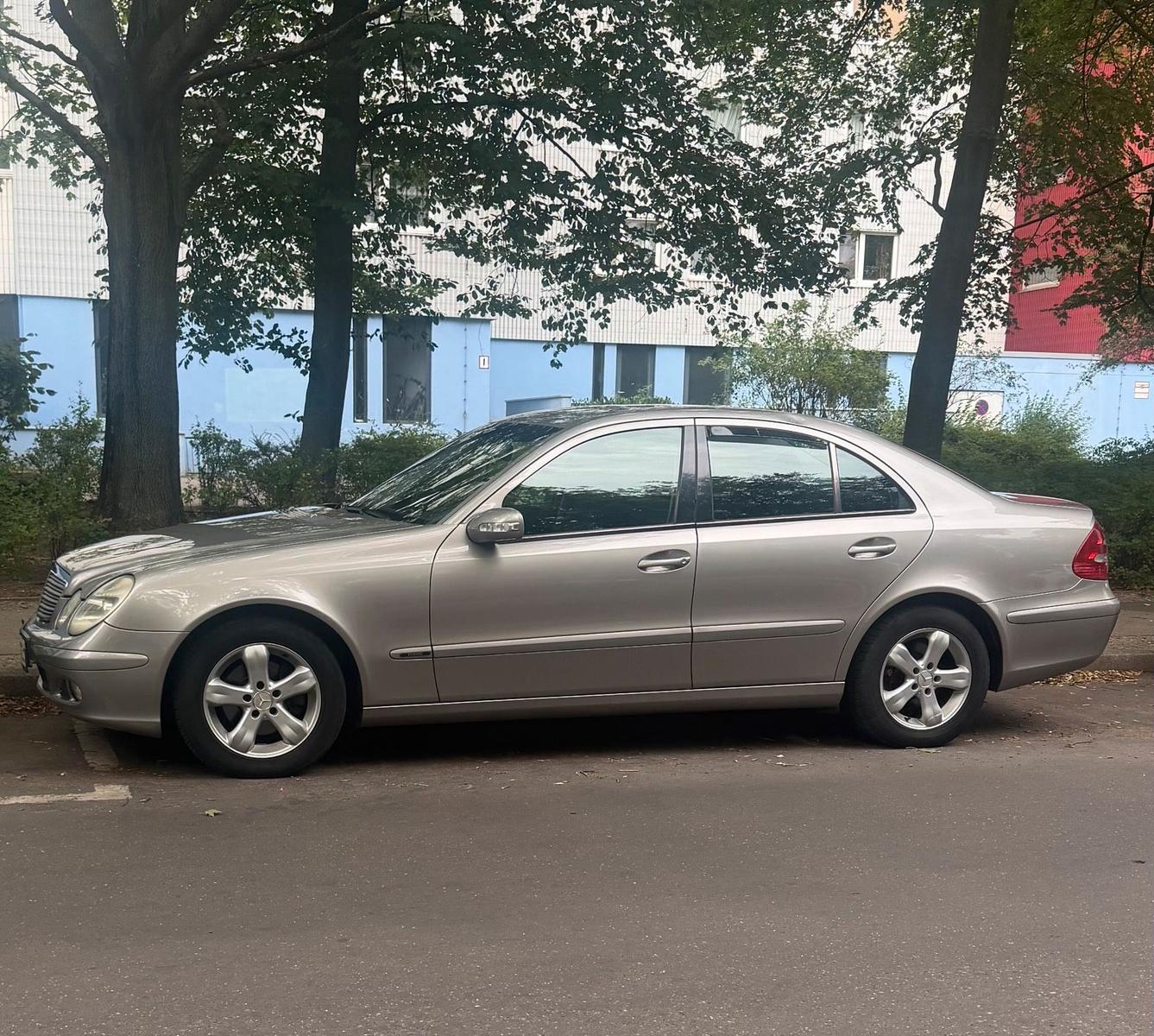 Mercedes-Benz E 220