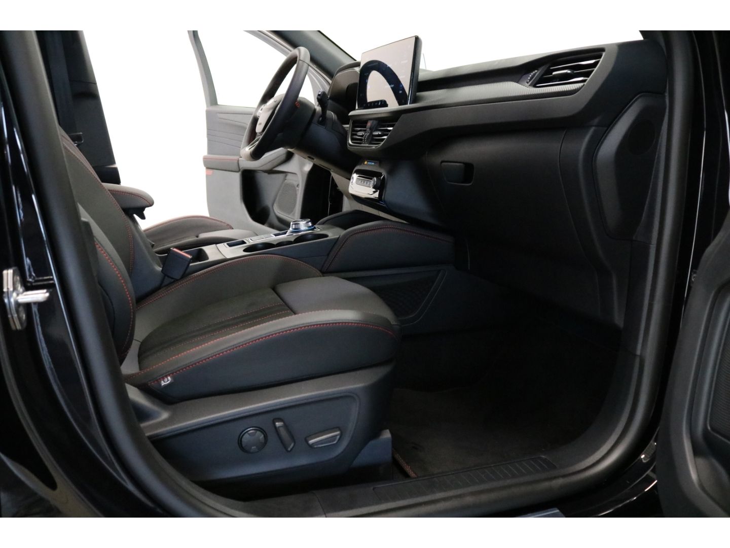 Fahrzeugabbildung Ford Kuga ST-Line X HEV 2.5 AWD NEUES MODELL