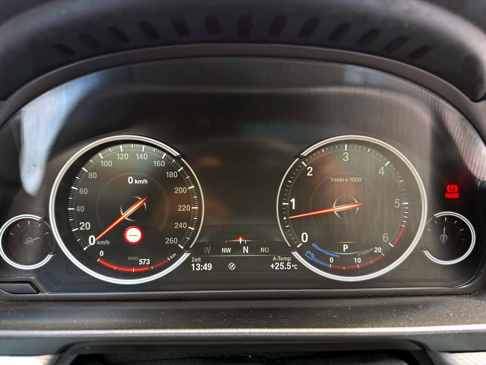 Fahrzeugabbildung BMW 530d Touring xDrive M-Sport PDC PANO SHZ AHK BT