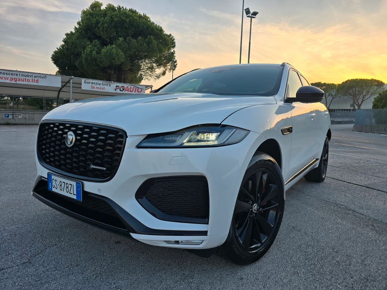 Jaguar F-Pace 2.0 D 204 CV AWD aut. R-Dynamic SE imagem 2