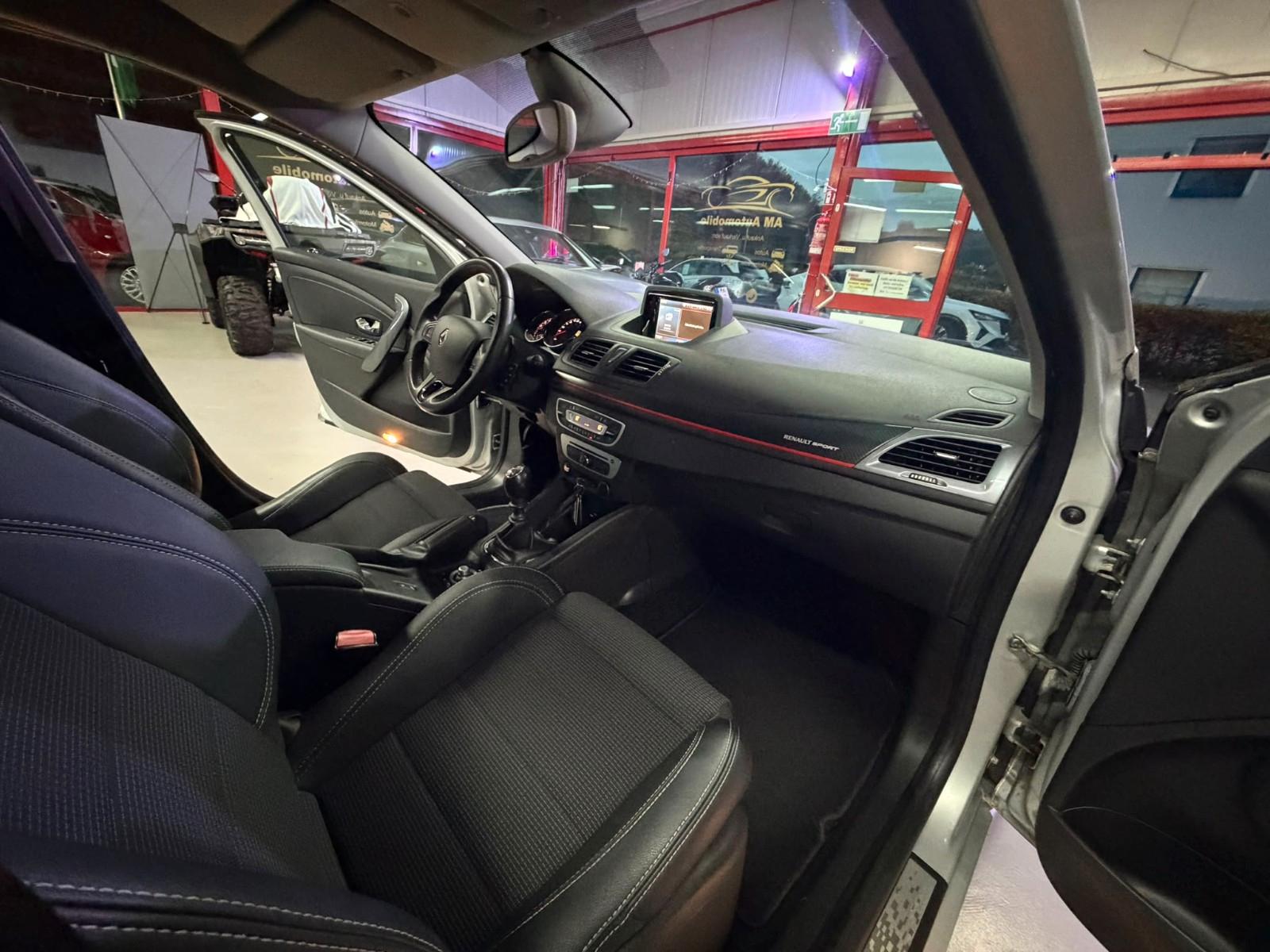 Renault Megane 2015 — photo 16