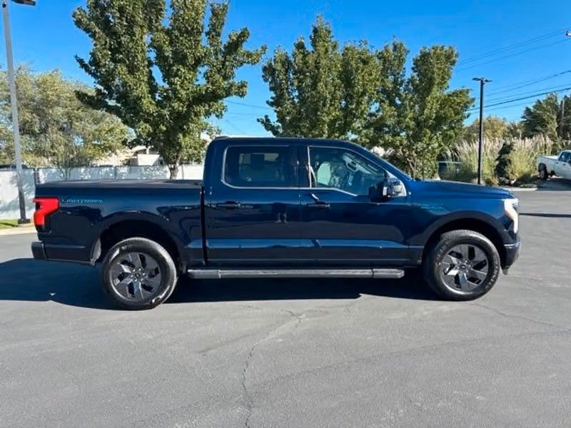 Ford F 150 Lightning Lariat gr. Batt. in Hamburg + 20 imagem 3
