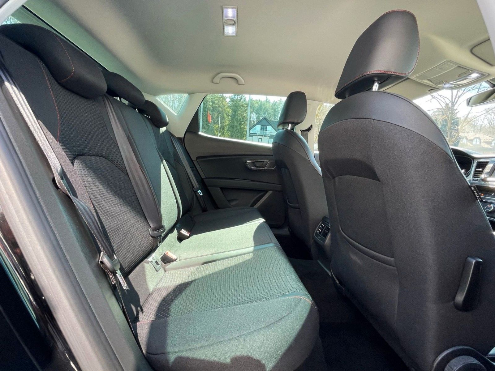 Fahrzeugabbildung SEAT Leon 2.0TDI FR DSG KLIMAAUT LEDER NAVI LED 2.Hd